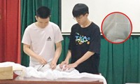 Teen lớp 10 ở Bắc Kạn cải tiến trang phục bảo hộ phòng dịch giúp giảm nóng bức, mệt mỏi