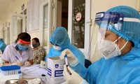 Bản tin COVID-19 trưa 27/7: Phường đầu tiên ở Hà Nội phát thẻ đi chợ vào ngày chẵn, lẻ