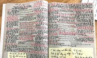 &quot;Choáng&quot; khi mượn SGK Ngữ văn của bạn cùng lớp: Chữ viết kín đặc thế này thì học làm sao?