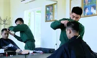 Tập 2 Sao Nhập Ngũ 2022: Độ Mixi mất bình tĩnh trước thợ cắt tóc, Anh Tú &quot;cắn răng&quot; đu xà