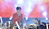 Không chỉ &quot;quẩy&quot; cực sung, rapper Đen Vâu còn nhờ các bạn sinh viên tư vấn chọn ngành học