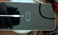iPhone &quot;lặn&quot; dưới đáy hồ một năm trước trở về với chủ nhân, vẫn hoạt động tốt