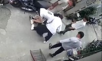 Vừa trở lại trường, nam sinh lớp 9 đã bị bạn học đánh hội đồng, nguyên nhân là gì?