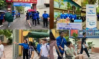 Các &quot;siêu nhân áo xanh&quot; tiếp sức cho thí sinh thi lớp 10 &quot;vượt ngàn chông gai&quot;