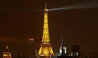 Tin và ảnh tháp Eiffel cháy trước đêm Giáng sinh tràn ngập, thực hư thế nào?