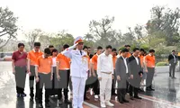 Đoàn đại biểu Gương mặt trẻ Việt Nam tiêu biểu 2024 dâng hương tưởng niệm các Anh hùng Liệt sĩ