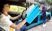 Thực hư về clip &quot;nam sinh mặc áo cử nhân lái Lamborghini&quot; gây bão mạng xã hội