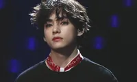 Nếu bạn chưa biết đeo khăn sao cho đẹp, hãy để “người đẹp trai” V (BTS) hướng dẫn nhé!