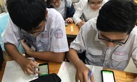 Quy định mới học sinh được phép dùng điện thoại trong lớp học, thầy cô và teen nói gì?
