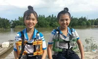 Sáng chế áo phao cứu sinh bằng vỏ chai nhựa của học sinh lớp 5 trở nên “hot” trong mùa lũ
