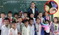 Học sinh nói thèm cơm, thầy giáo vùng cao vét sạch tiền trong túi đáp ứng mong ước của trò
