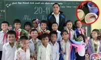 Học sinh nói thèm cơm, thầy giáo vùng cao vét sạch tiền trong túi đáp ứng mong ước của trò