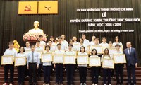 TP.HCM: Mức thưởng dành cho học sinh Giỏi dự kiến sẽ tăng, có thể lên đến 200 triệu đồng!