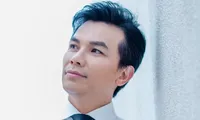 Danh ca Mạnh Quỳnh tiếp bước &apos;ông hoàng nhạc sến&apos; Ngọc Sơn?