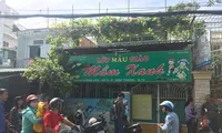 Hàng chục phụ huynh bức xúc tập trung trước cơ sở mầm non Mầm Xanh