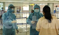 Cận cảnh quy trình kiểm dịch, cách ly Việt kiều từ vùng dịch về Tân Sơn Nhất