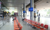 Sân bay Tân Sơn Nhất vắng hoe giữa mùa dịch Covid-19