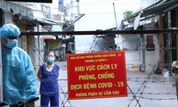 Nhiều khu dân cư ở TPHCM bị phong tỏa do liên quan các ca mắc COVID-19.