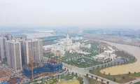 Nhiều dự án bất động sản đua nhau giảm giá, chiết khấu để thu hút khách hàng mùa dịch COVID-19.