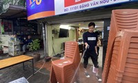 Dừng cách ly xã hội, hàng quán Hà Nội &apos;không vội&apos; mở cửa trở lại