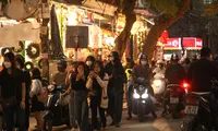 Noel ế ẩm giữa “biển” khách chen chân check-in