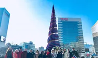 Thất nghiệp mùa COVID: Hướng dẫn viên du lịch ở nhà trông con, có người đi gặt lúa thuê