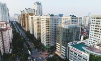 Đường Lê Văn Lương với hàng loạt cao ốc. ảnh minh họa 