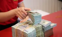 Ngân hàng giảm lãi suất tiết kiệm thấp chưa từng có 