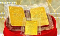 Giá vàng đồng loạt đứng im