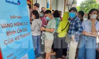 Khách mua vàng quá đông, có ngân hàng tạm dừng sau 5 phút mở bán