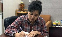 NS Xuân Hương đang viết đơn