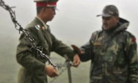 Binh sĩ Trung Quốc và Ấn Độ ở khu vực biên giới. Ảnh: AP
