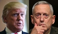 Tổng thống Mỹ Donald Trump (trái) và Bộ trưởng Quốc phòng Mỹ James Mattis (phải).