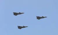 Tiêm kích J-20 tham gia cuộc diễu binh tại cơ sở đào tạo Zhurihe ở khu tự trị Nội Mông hồi tháng 7/2017. Ảnh: AFP