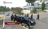 Kết thúc phiên làm việc sáng, xe nghi chở ông Kim quay về Triều Tiên