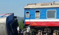 Công an mời 2 gác chắn đường sắt để điều tra vụ lật tàu SE19 