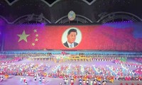 Chân dung ông Tập Cận Bình xuất hiện trong màn đồng diễn hồi năm 2018. Ảnh: NK News