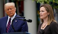 Bà Amy Coney Barrett.
