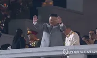 Chủ tịch Kim xuất hiện tại lễ duyệt binh đêm 9 rạng sáng 10/10. Ảnh: Yonhap