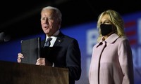 Ông Biden phát biểu đêm 3/11, kêu gọi cử tri kiên nhẫn chờ kiểm phiếu. Ảnh: AP