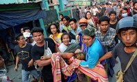 Một người biểu tình bị thương hôm Chủ nhật, 14/3. Ảnh: Reuters