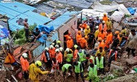 Hiện trường một vụ lở đất ở ngoại ô Mumbai ngày 18/7. Ảnh: Reuters