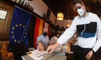 Người Đức đi bỏ phiếu ngày 26/9. Ảnh: Reuters