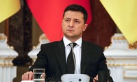 Tổng thống Ukraine thừa nhận sự hỗ trợ của phương Tây &apos;không miễn phí&apos;