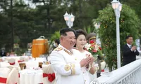Phu nhân ông Kim Jong-un gây ấn tượng khi xuất hiện với dung nhan yêu kiều 