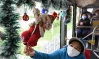 Xe buýt &apos;chở&apos; Giáng sinh ở TP.HCM
