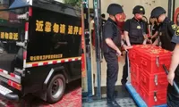 Trung Quốc: Người đàn ông dùng xe tải chở tiền sính lễ, vàng, đồng hồ đắt tiền đến nhà vợ sắp cưới