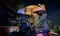 3 xe khách chở hơn 100 người tông liên hoàn ở Huế, nhiều người bị thương