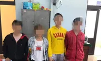 Bốn trong số 8 nhân viên bị nhốt trong quán karaoke Hoàng Gia. (Ảnh T.S)