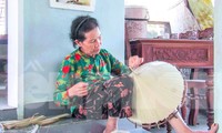Độc đáo nghề chằm nón ngựa Phú Gia